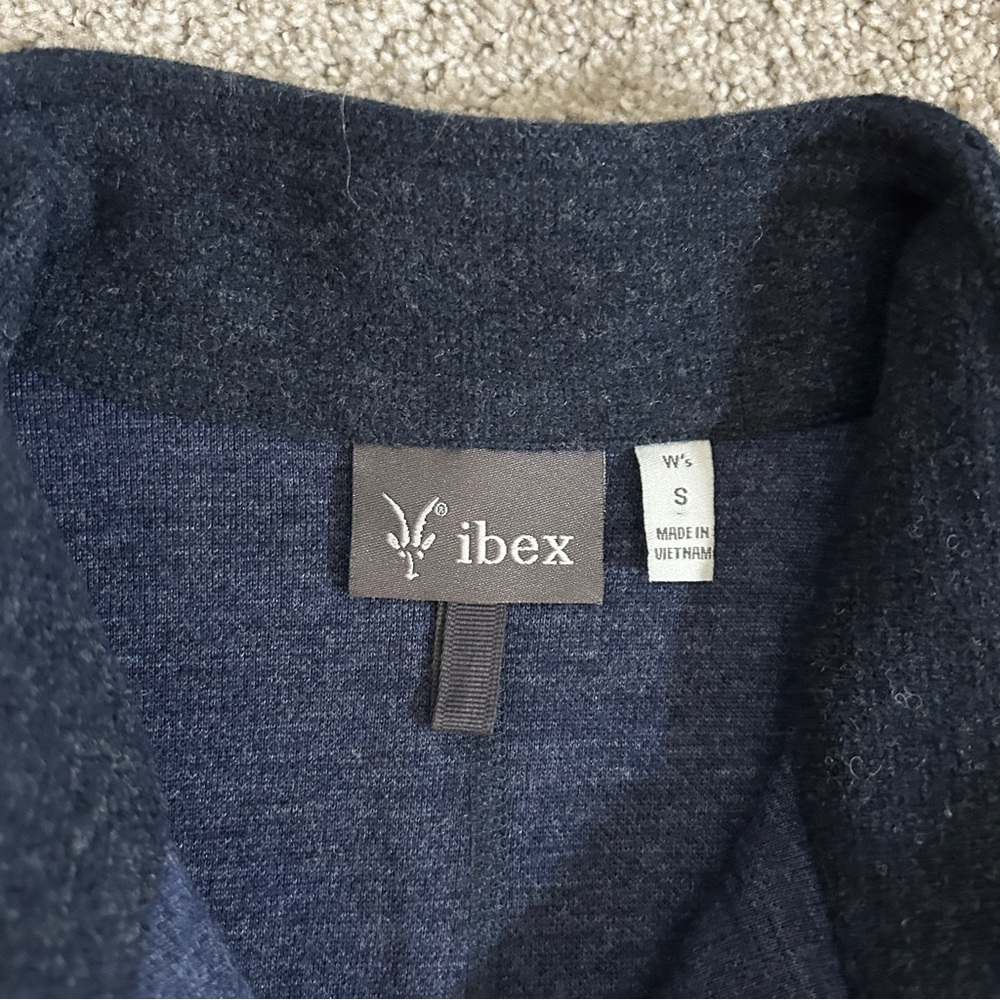 Women’s Ibex Merino Wool Vest - Picture 3 of 9